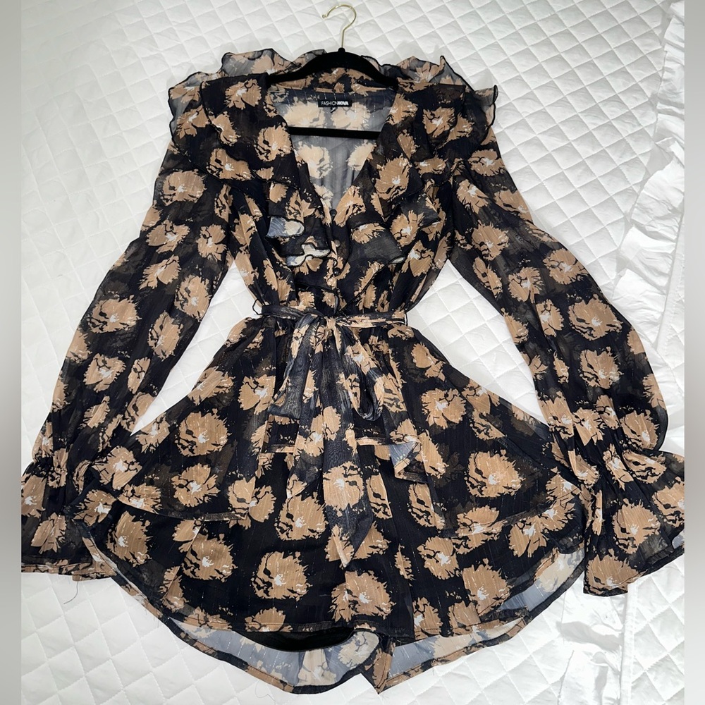 Floral print romper- size M - like New - Picture 1 of 1